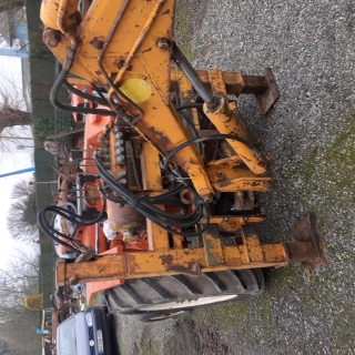 Tracteur renault D22 avec une grue Tracteur renault D22 avec une grue