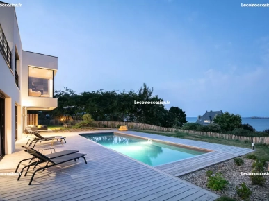 VILLA EN BORD DE MER AVEC PISCINE ET JARDIN VILLA EN BORD DE MER AVEC PISCINE ET JARDIN