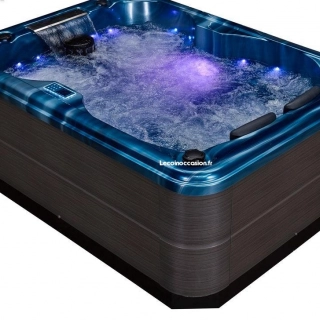 Jacuzzi Sofia spa 100 jets inox 4 places 4 pompes Jacuzzi Sofia spa 100 jets inox 4 places 4 pompes