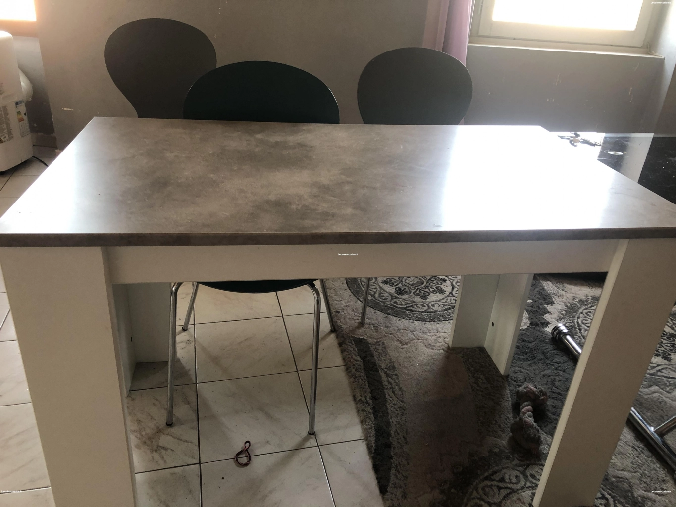 Table blanc et beton