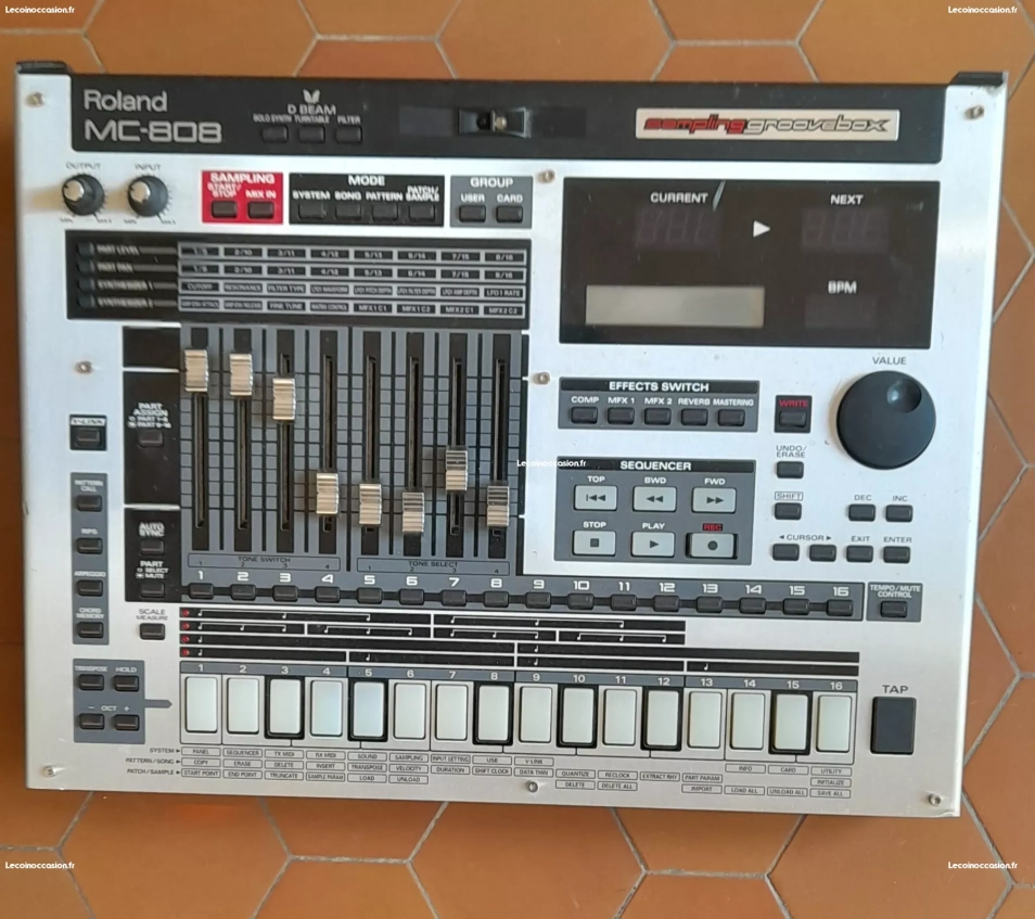 Boîte à rythmes Roland MC808