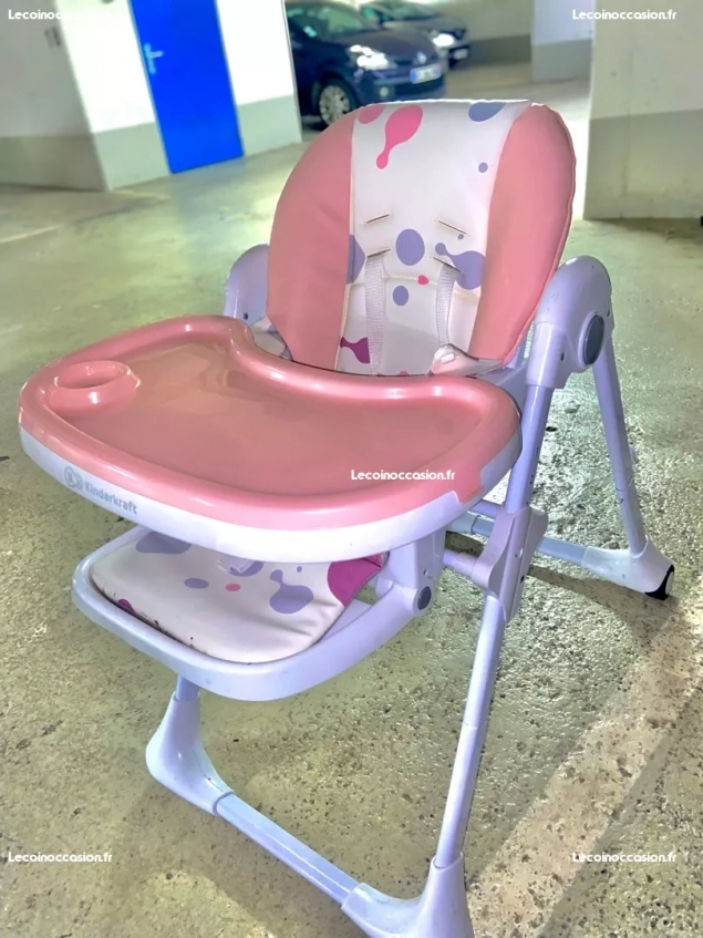 Belle chaise haute bébé en couleur rose à vendre