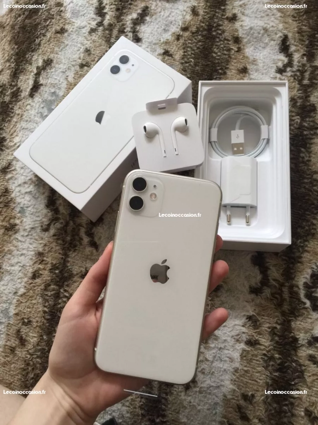 iPhone 11 avec facture, garantie et accessoires neufs