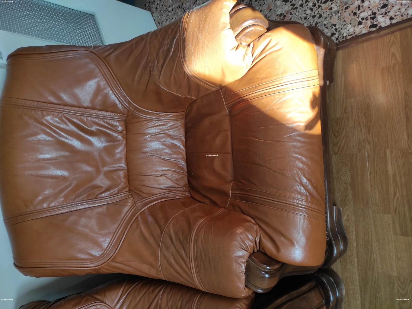 A vendre canapé et deux fauteuils en cuir