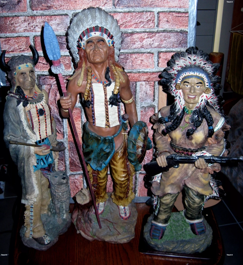lot de 3 grandes statues d indien.