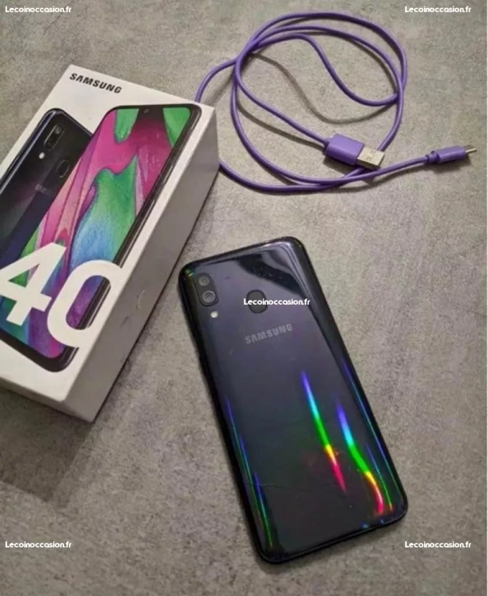 Samsung A40 (noir) avec boîte et accessoires