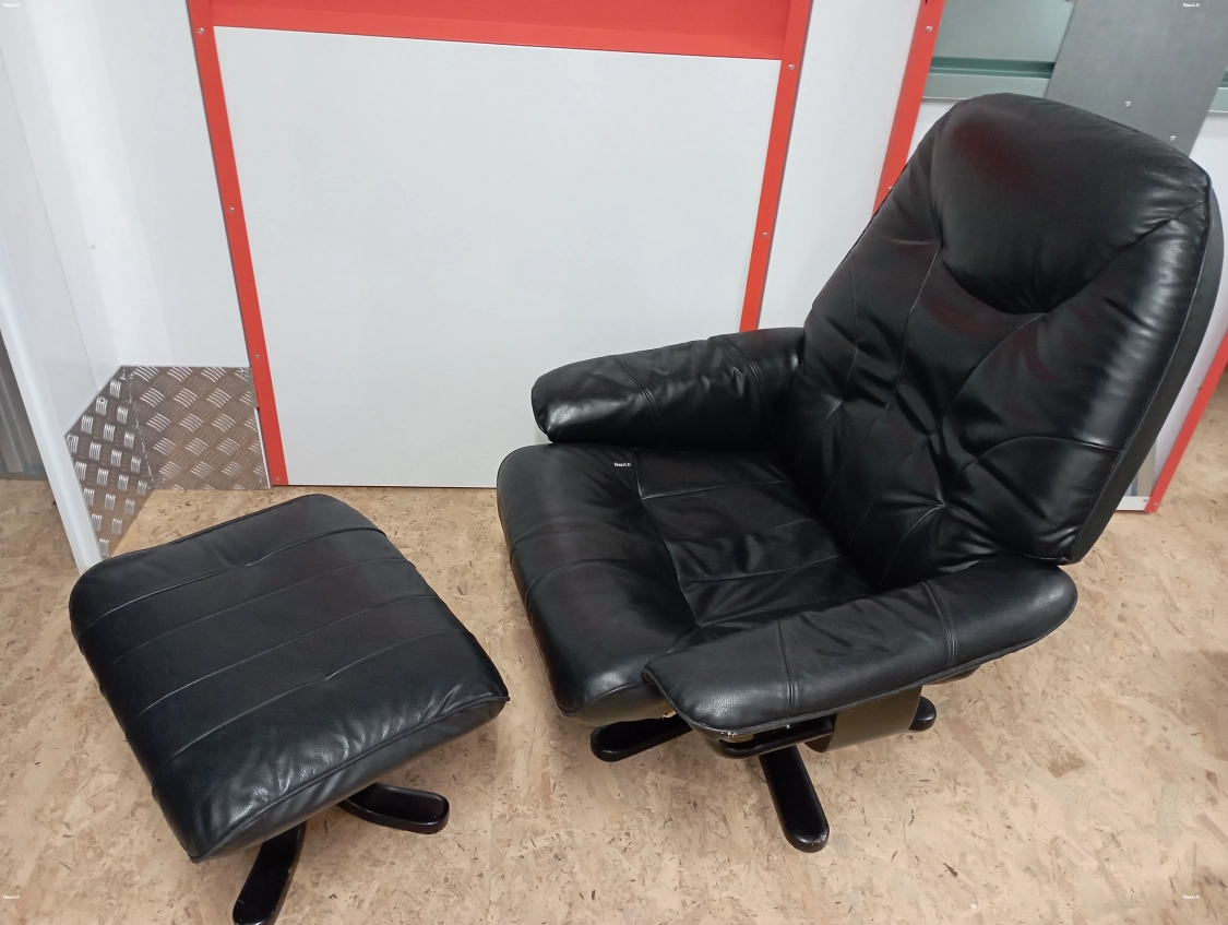 Fauteuil cuir noir avec son ottoman