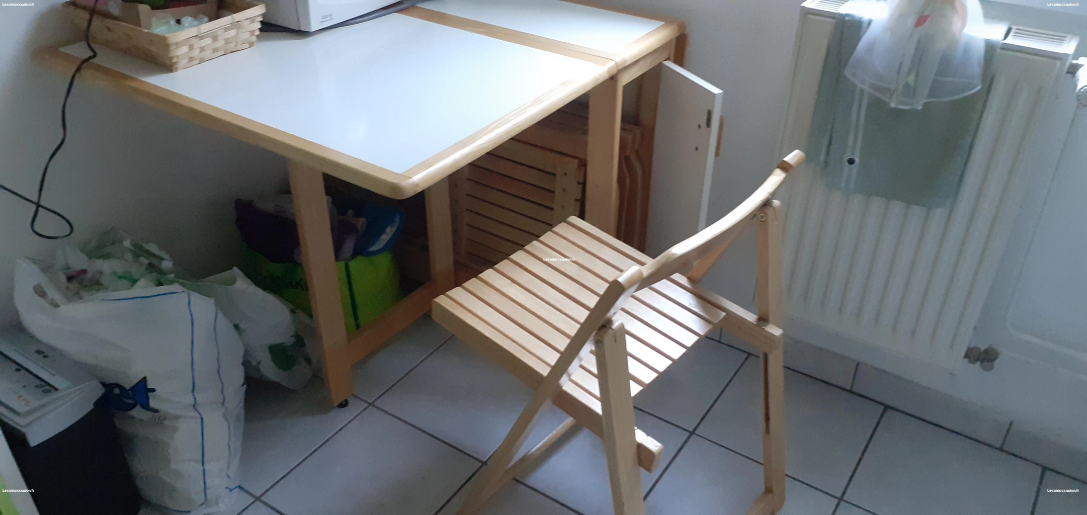 Table pliante + 4 chaises pliantes en pin