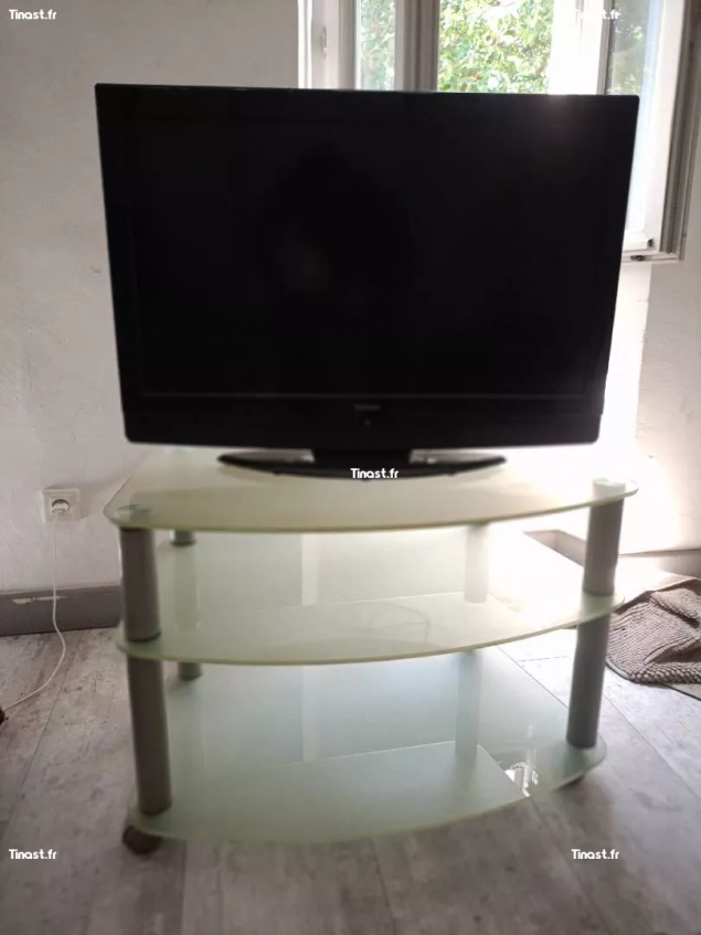 télévision avec table