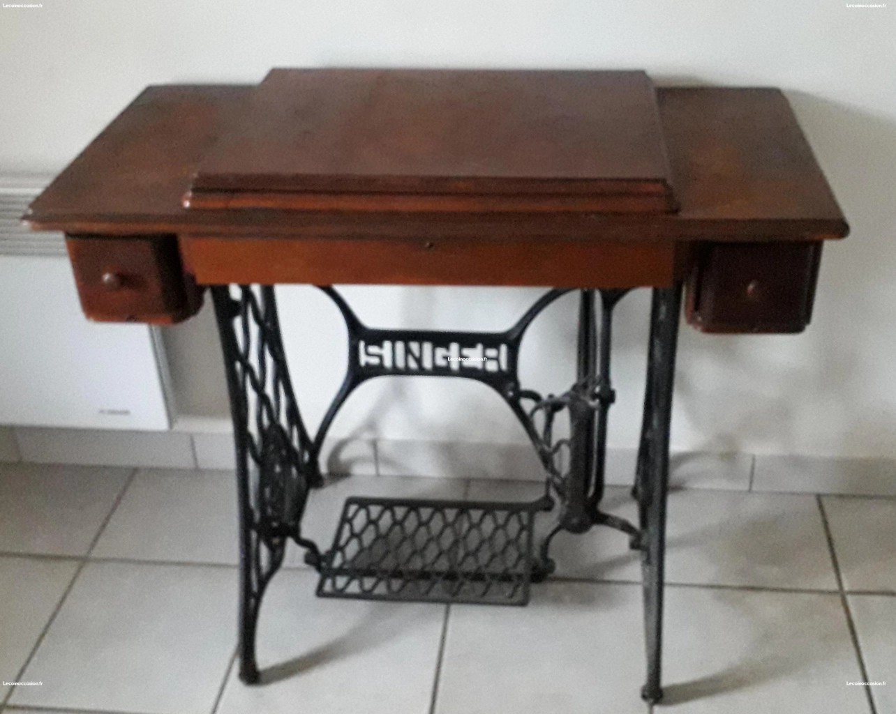 meuble avec machine à coudre Singer