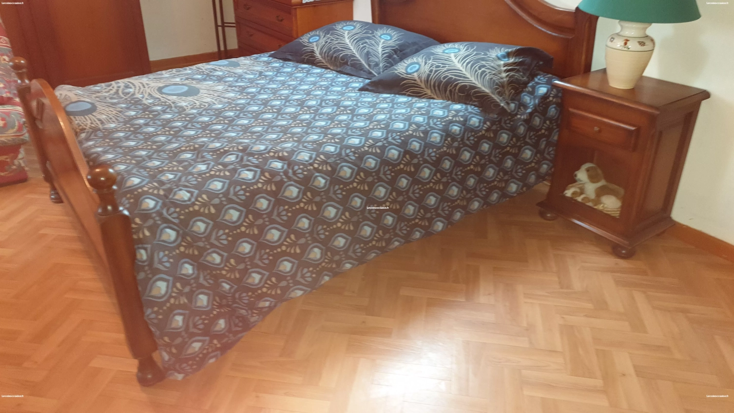 A vendre lit+chevet+sommier