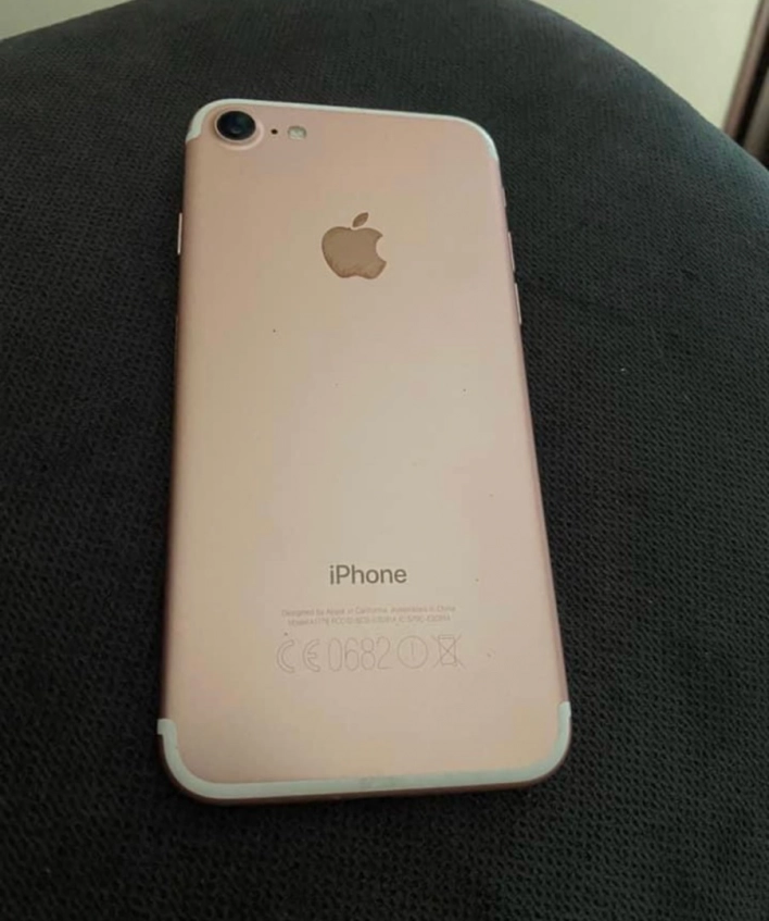 iPhone 7 rose avec boîte et accessoires