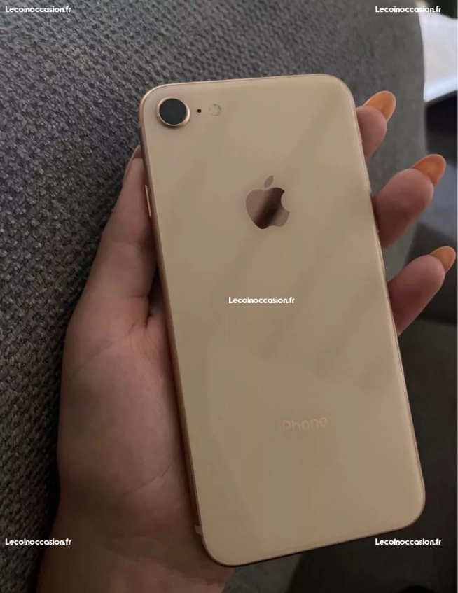 iPhone 8 avec boîte et accessoires (or rose)