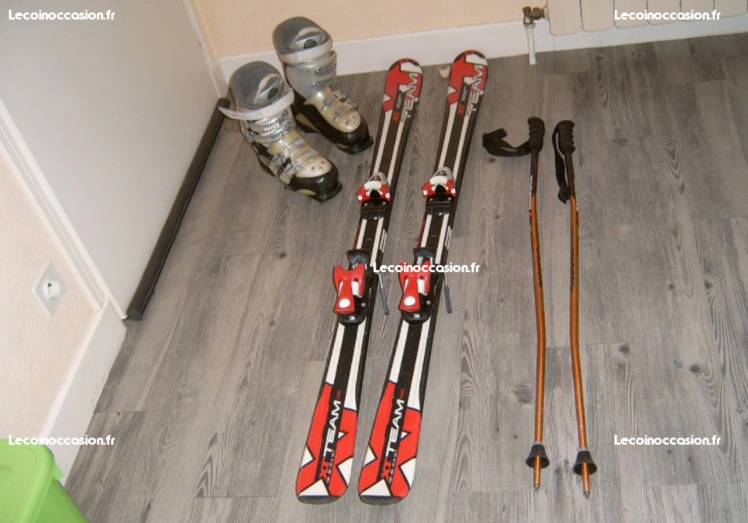Chaussures Atomic ( pointure 35-36) + Ski de descente 140cm Tecno Pro + batons