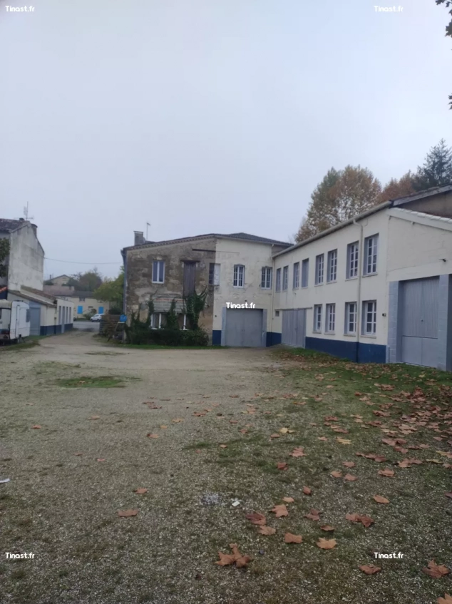 GARAGE / GARDE-MEUBLE