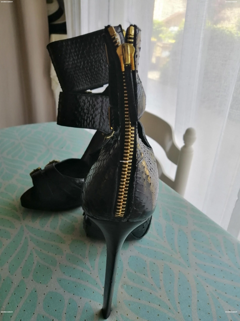 Chaussures noires en python marque Emilio PUCCI