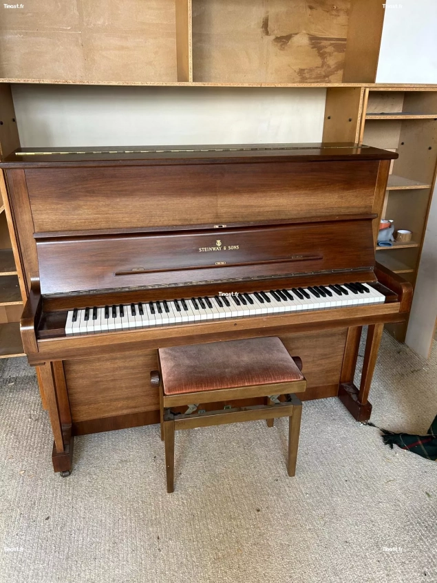 Piano droit Steinway & Sons