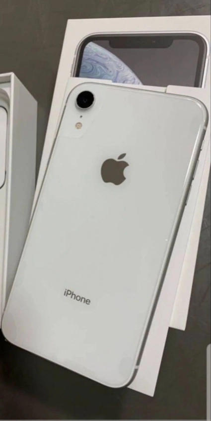 iPhone XR blanc 64go avec accessoires et garantie