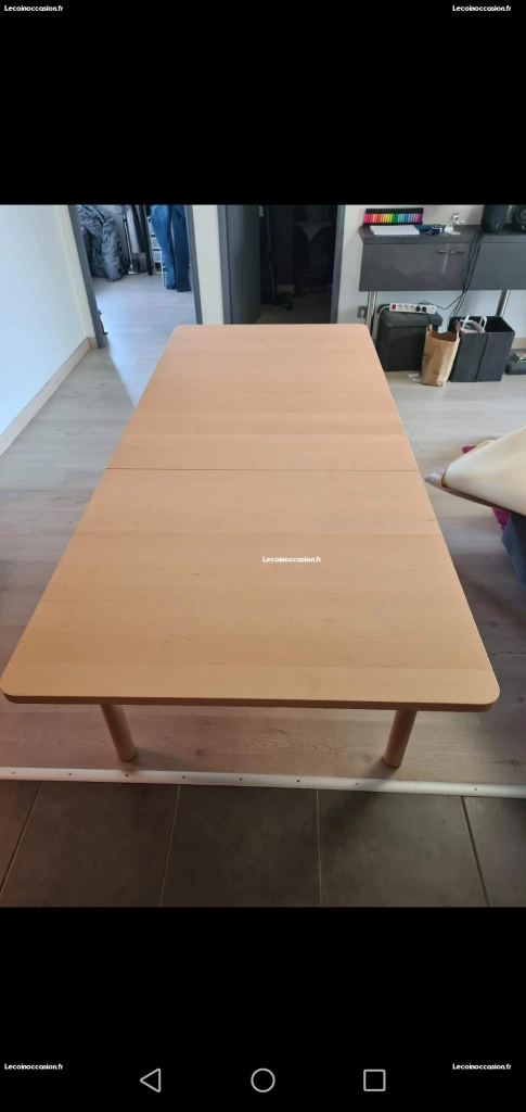Table en bois clair