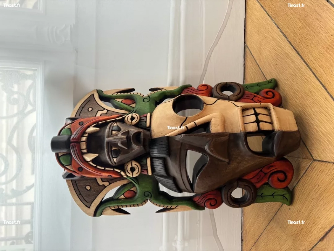 Masque en bois décorative du Mexique