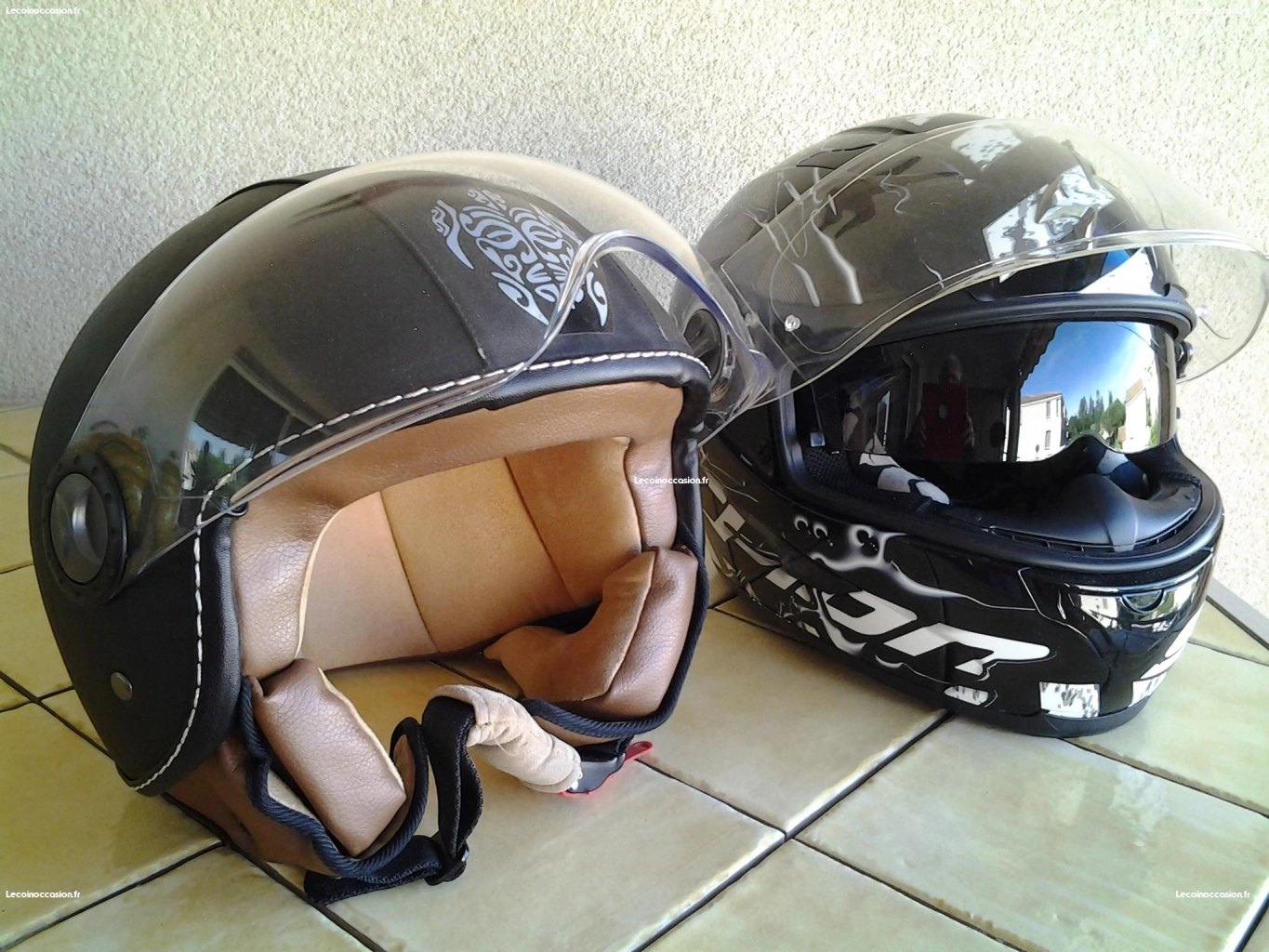 2 casques moto