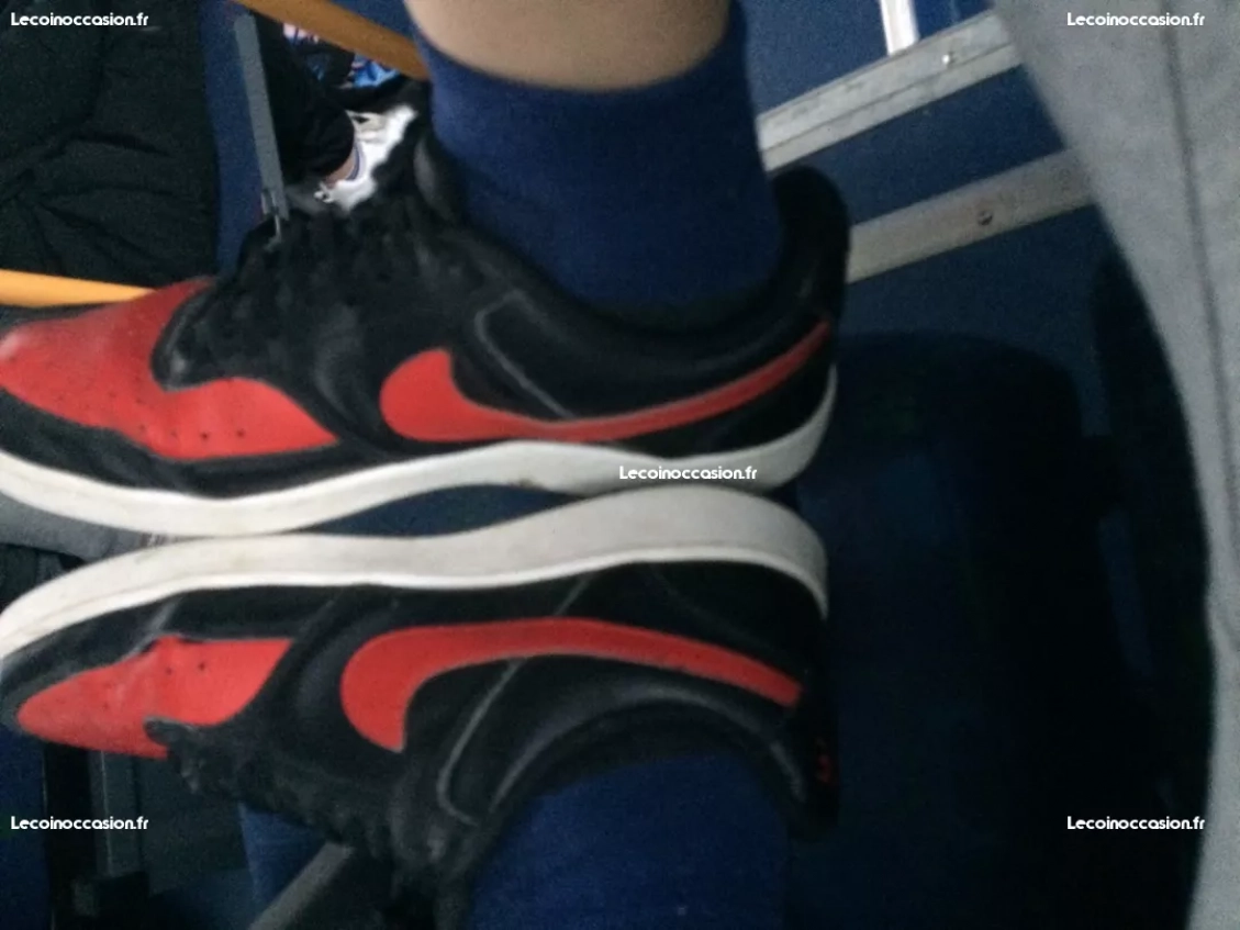 je vent des sneakers rouge pour 60€